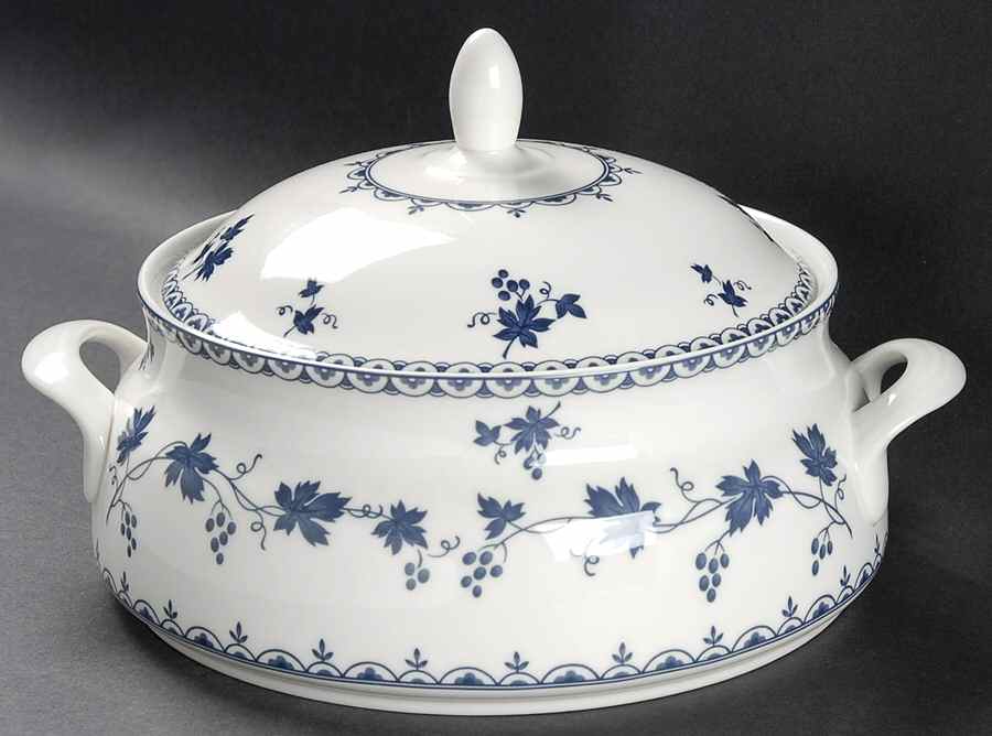 Yorktown Round Covered Vegetable by Royal Doulton-1