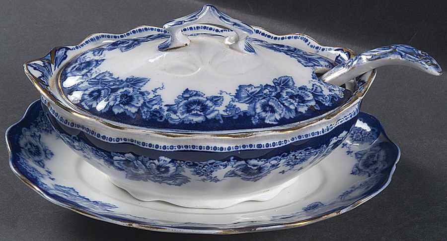Sutherland Sauce Boat & Lid & Underplate & Ladle by Royal Doulton-1