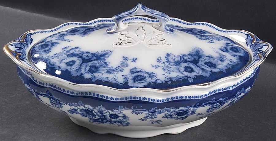 Sutherland Oval Covered Vegetable by Royal Doulton-1