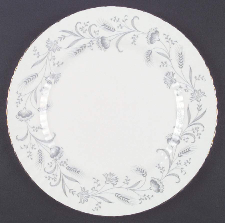 587 Dinner Plate by Roslyn (England)-1