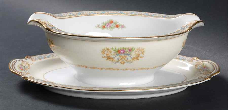 RO2 Gravy Boat with Attached Underplate by Rose (Japan)-1