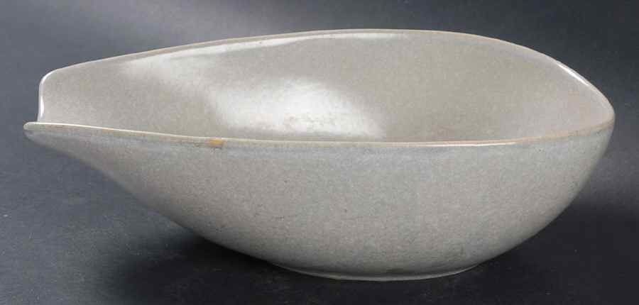 Raymor Beach Gray (Glossy) 9" Oval Vegetable Bowl by Roseville-1