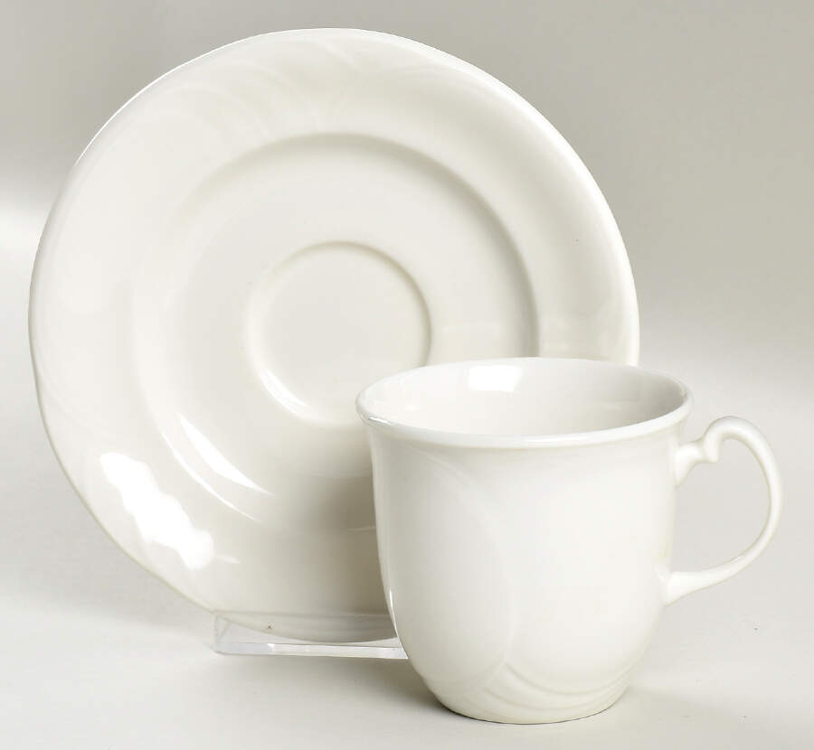 RD91 Flat Cup & Saucer Set by Royal Doulton-1