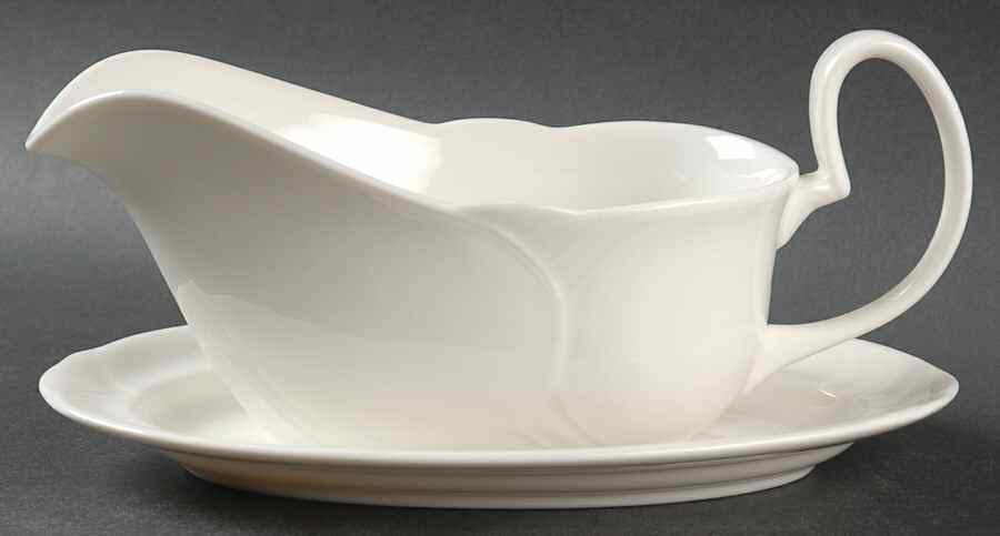 RD91 Gravy Boat & Underplate/Relish by Royal Doulton-1