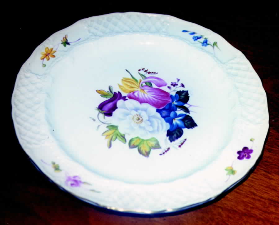 RW77 Dinner Plate by Royal Worcester-1