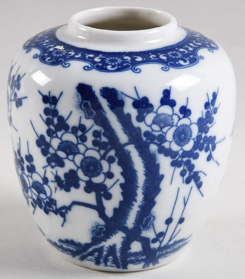 RCM2 Ginger Vase by Royal Cameo-1