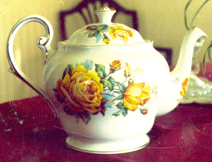 Roses of Piccardy Teapot & Lid by Royal Standard-1