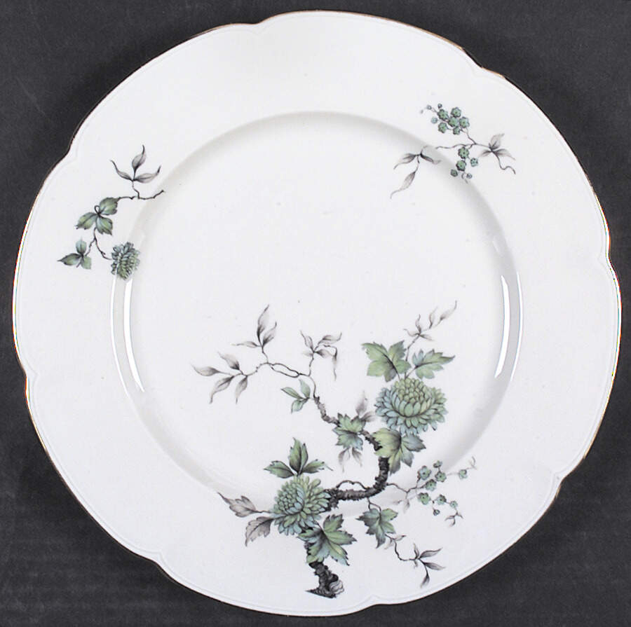 ROB209 Dinner Plate by Royal Bayreuth-1
