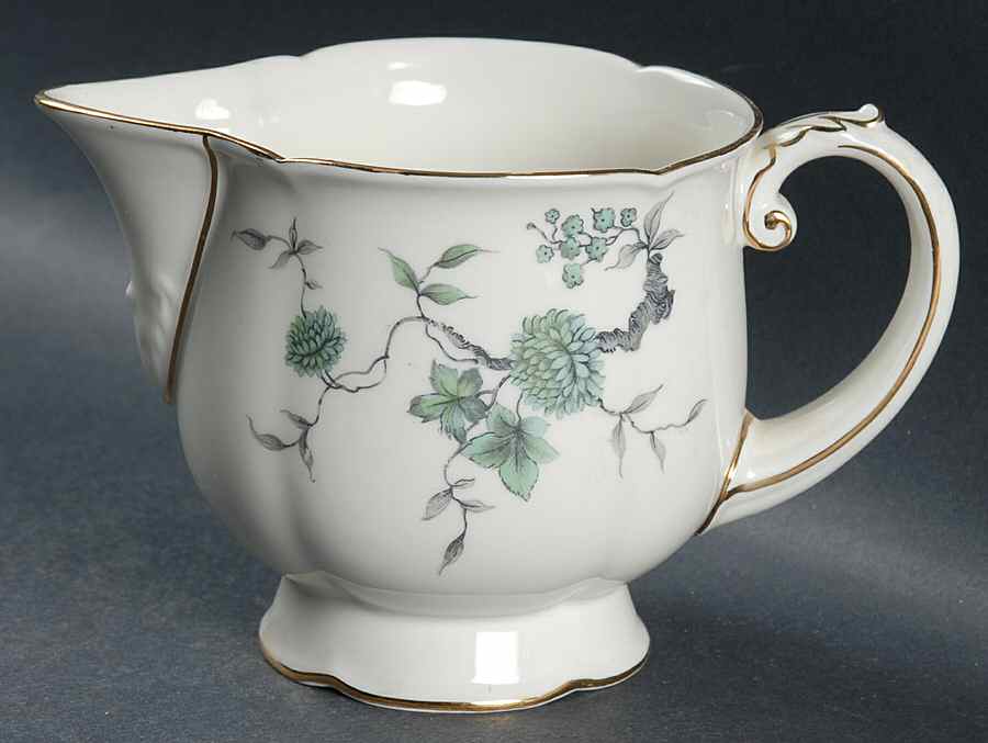 ROB209 Creamer by Royal Bayreuth-1