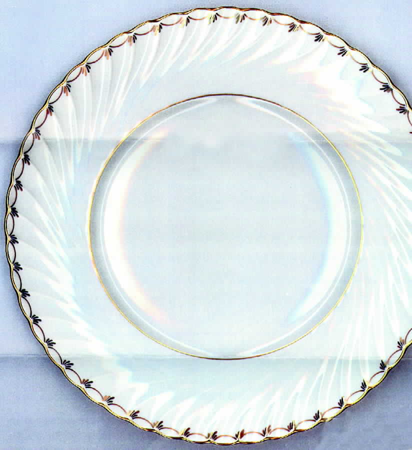 ROB210 Dinner Plate by Royal Bayreuth-1