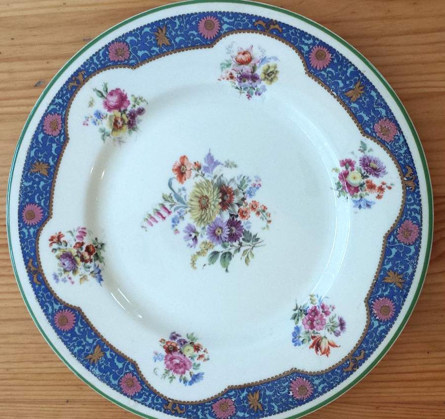RD94 Dinner Plate by Royal Doulton-1