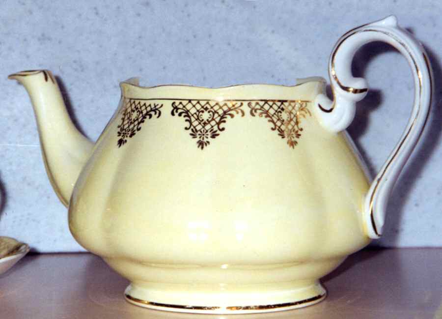 2575 Teapot No Lid by Royal Albert-1