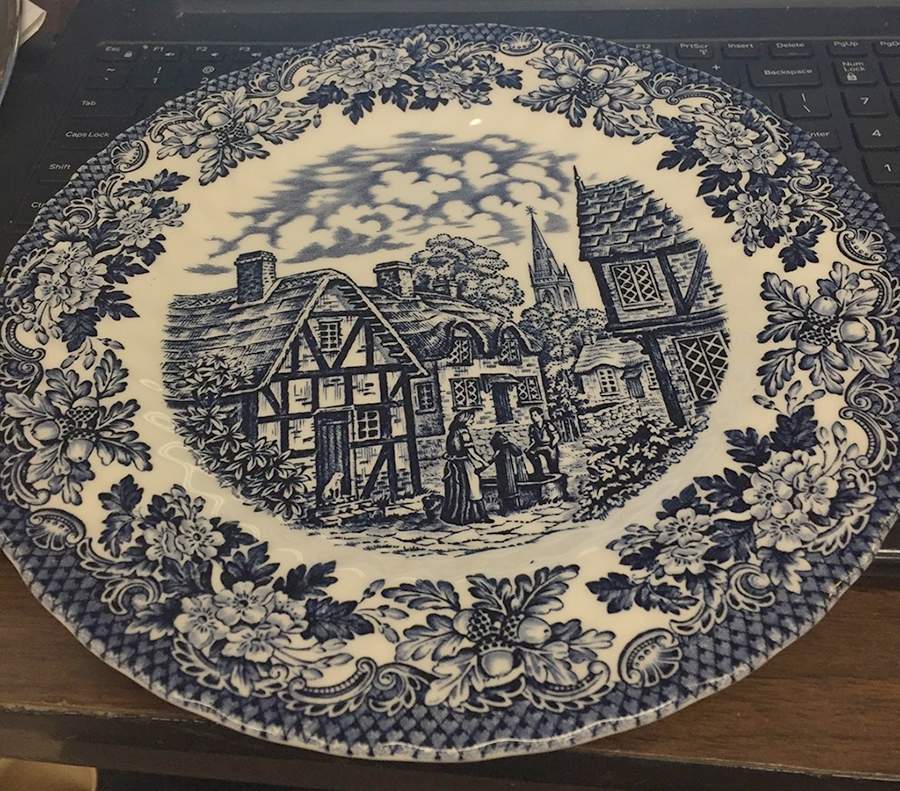 RT2 Dinner Plate by Royal Art (England)-1
