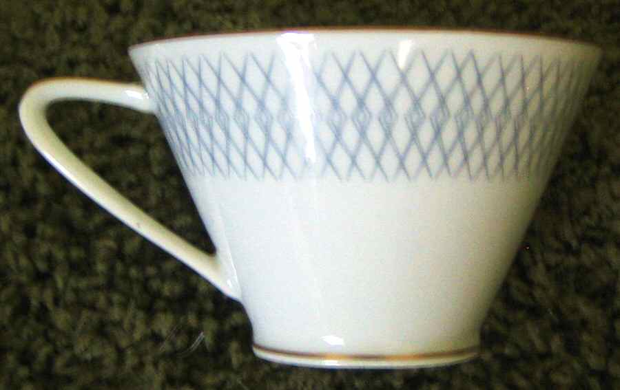 ROT161 Flat Cup by Royal Tettau-1