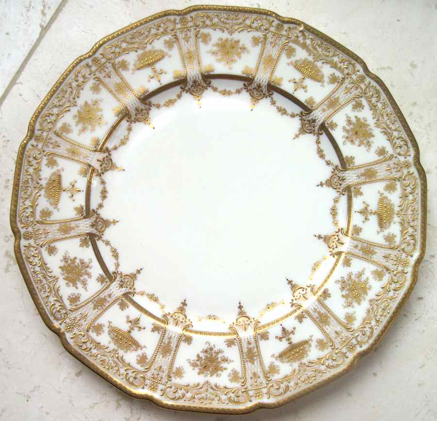 H622 Dinner Plate by Royal Doulton-1