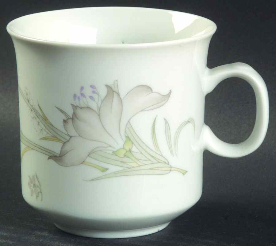 Daffodil (Extra Small Flowers) Flat Cup by Renoir-1