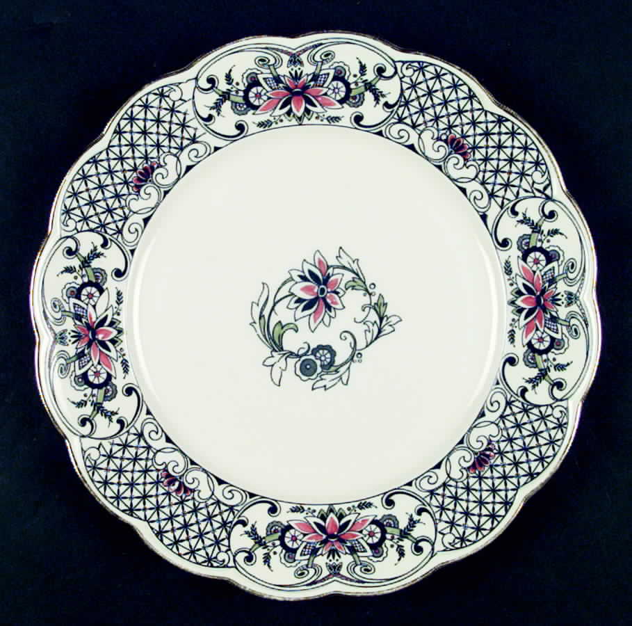 ROB212 Dinner Plate by Royal Bayreuth-1