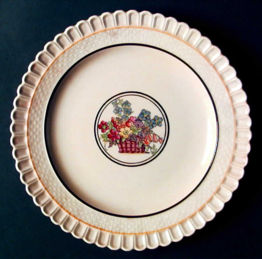 D4207 Dinner Plate by Royal Doulton-1
