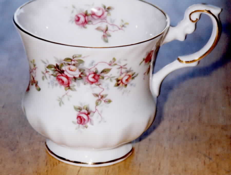 R2C5 Footed Cup by Royal Crest(England)-1