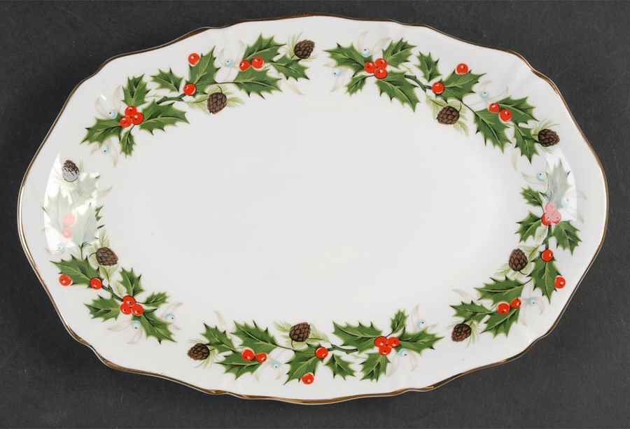 Noel (Holly Backstamp, Scalloped) 11" Oval Serving Platter by Royal Grafton-1