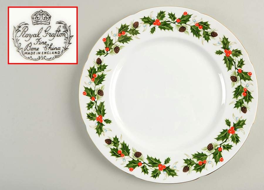 Noel (Crown Backstamp, Scalloped) Dinner Plate by Royal Grafton-1