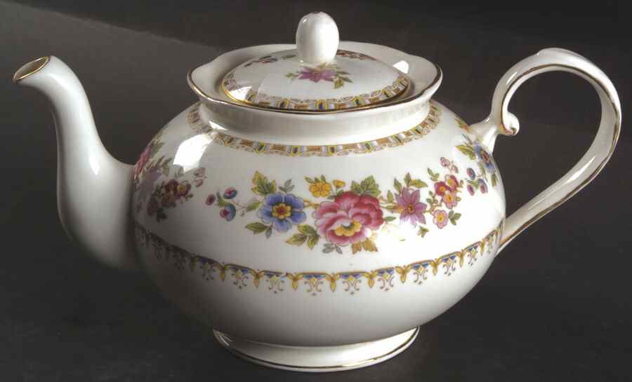 Malvern (Scalloped) Teapot & Lid by Royal Grafton-1