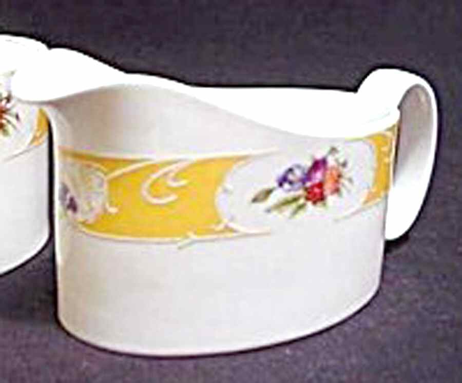 RD96 Gravy Boat by Royal Doulton-1