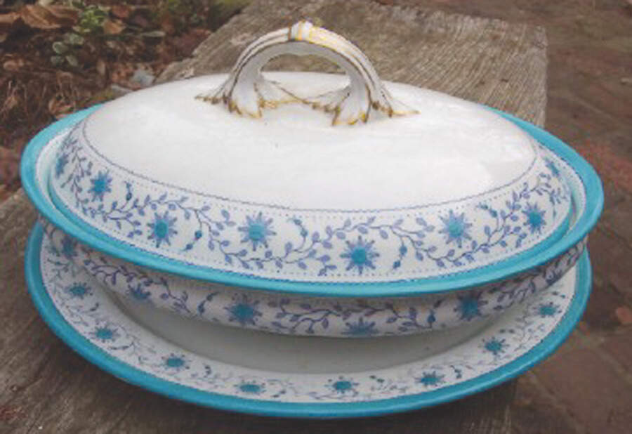 Star Wreath Oval Covered Vegetable by Royal Crown Derby-1