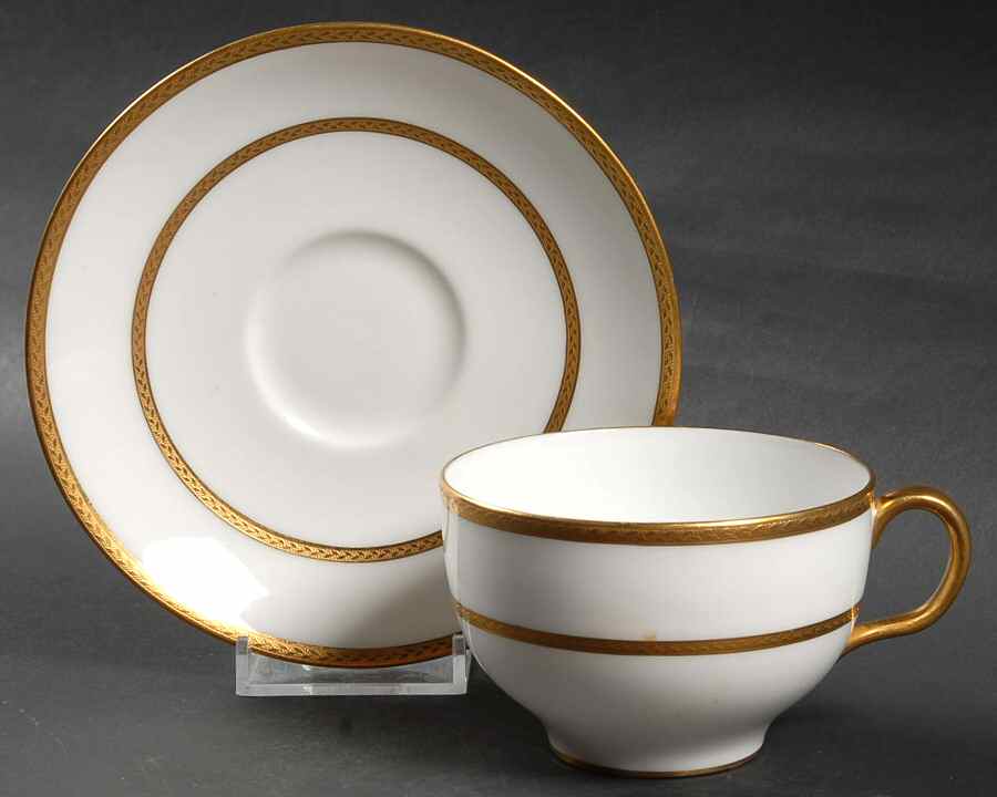 RA6954 Footed Cup & Saucer Set by Royal Doulton-1