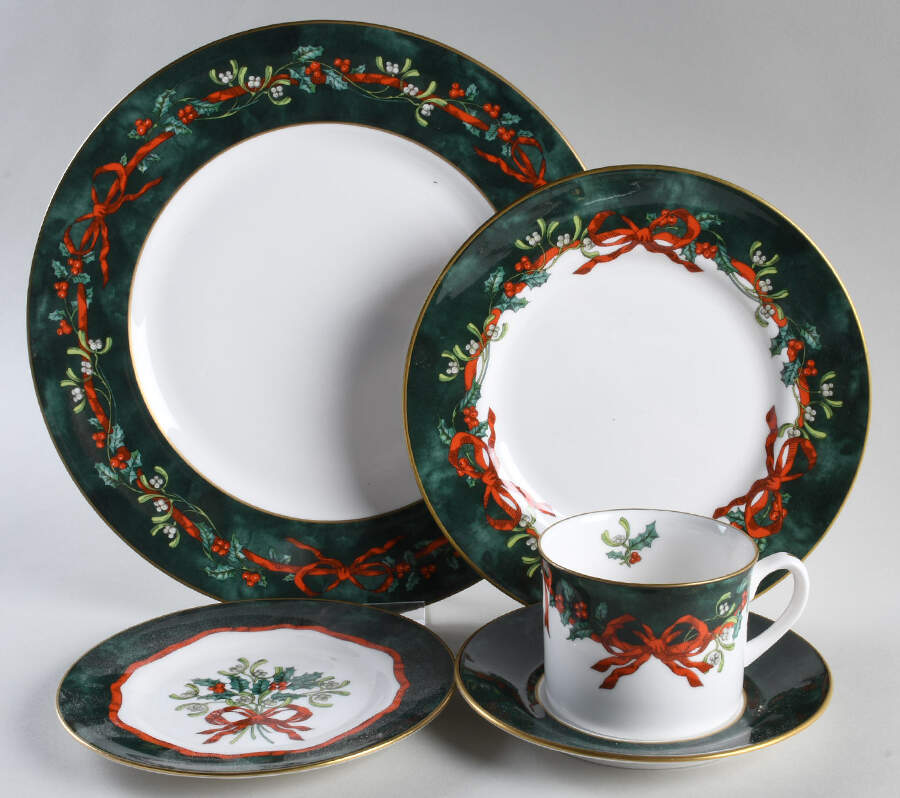 Holly Ribbons Green 5 Piece Place Setting by Royal Worcester-1