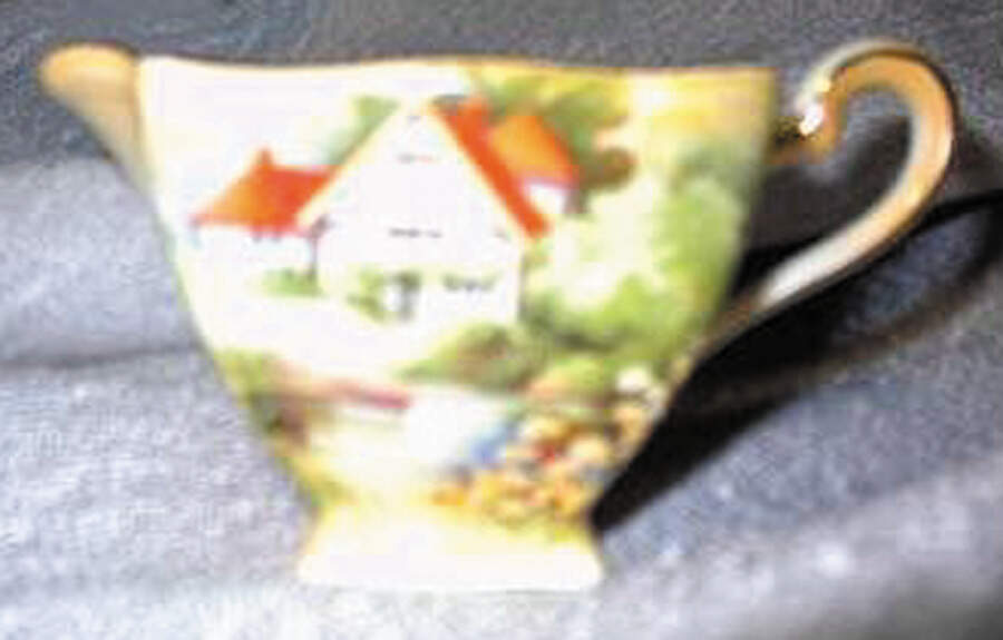 Red Roof Cottage Yellow Albans Creamer by Royal Winton-1
