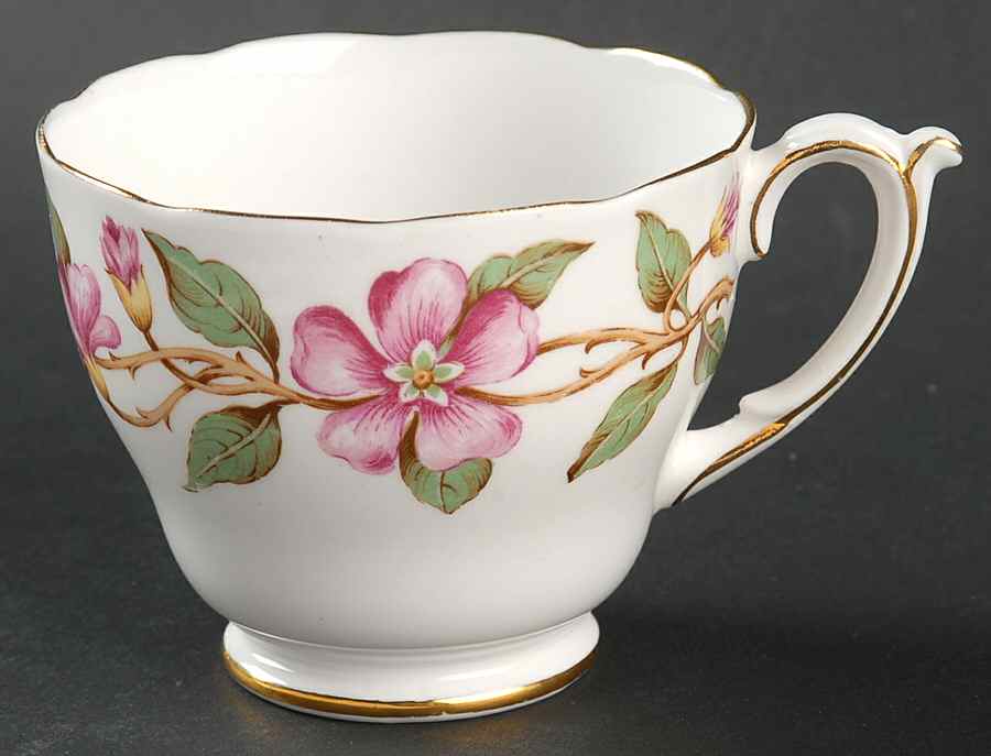 Periwinkle Pink Footed Cup by Roslyn (England)-1