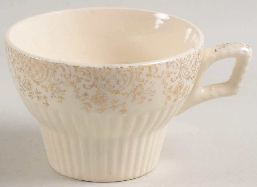 Bancroft Footed Cup by Royal (USA)-1