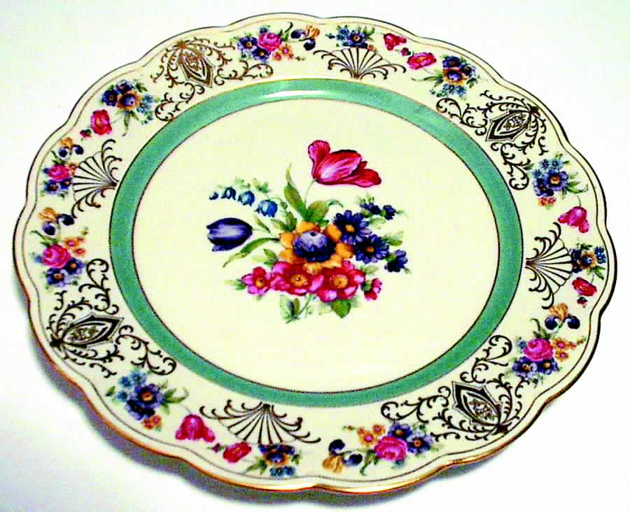4716 Dinner Plate by Royal Bayreuth-1