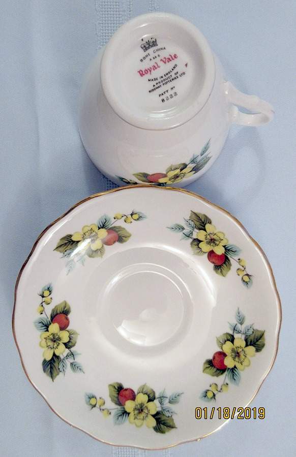 8222 Saucer by Royal Vale-1