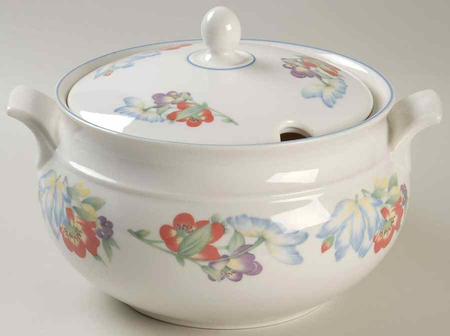 Fontainebleau Tureen &  Lid by Royal Doulton-1