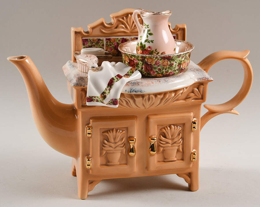 Old Country Roses Chintz Collection Figural Teapot & Lid by Royal Albert-1