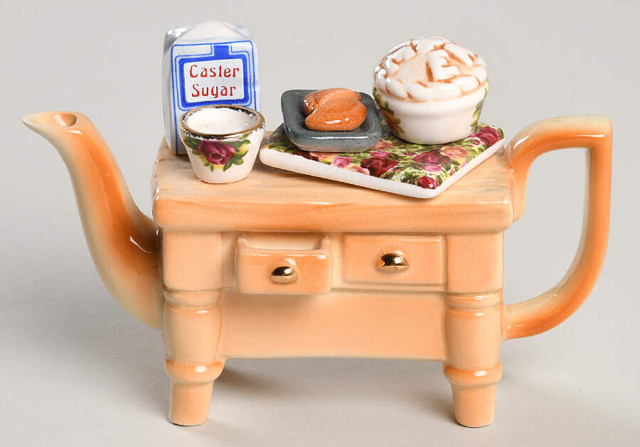 Old Country Roses Chintz Collection Mini Figural Teapot & Lid by Royal Albert-1