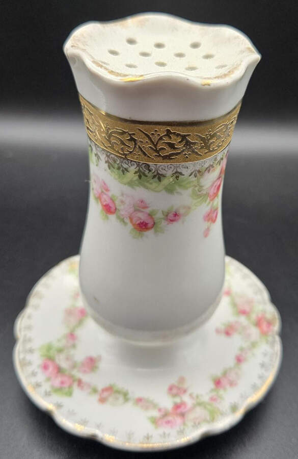 ROB222 Hatpin Holder by Royal Bayreuth-1