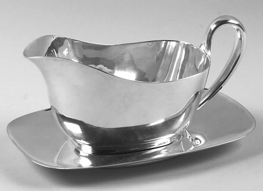 Embassy (Silverplate, 1988, Hollowware) Plated Gravy Boat & Underplate by Reed & Barton-1