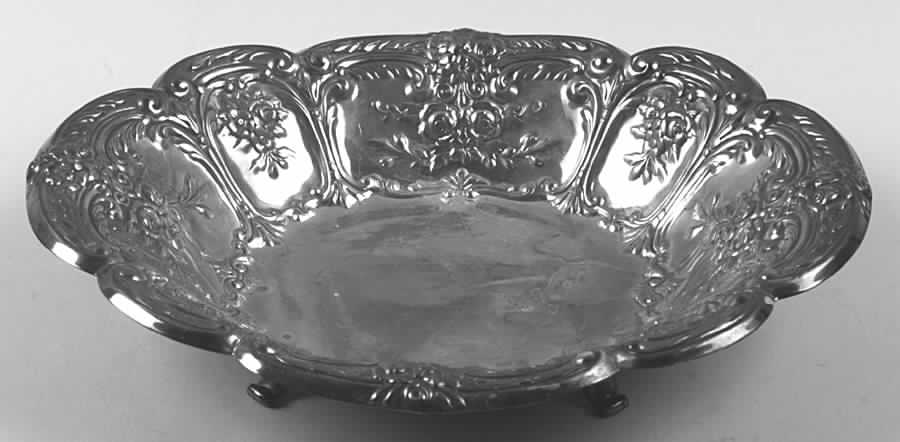 Vienna (Silverplate, Hollowware) Footed Plated Oval Vegetable Bowl by Reed & Barton-1