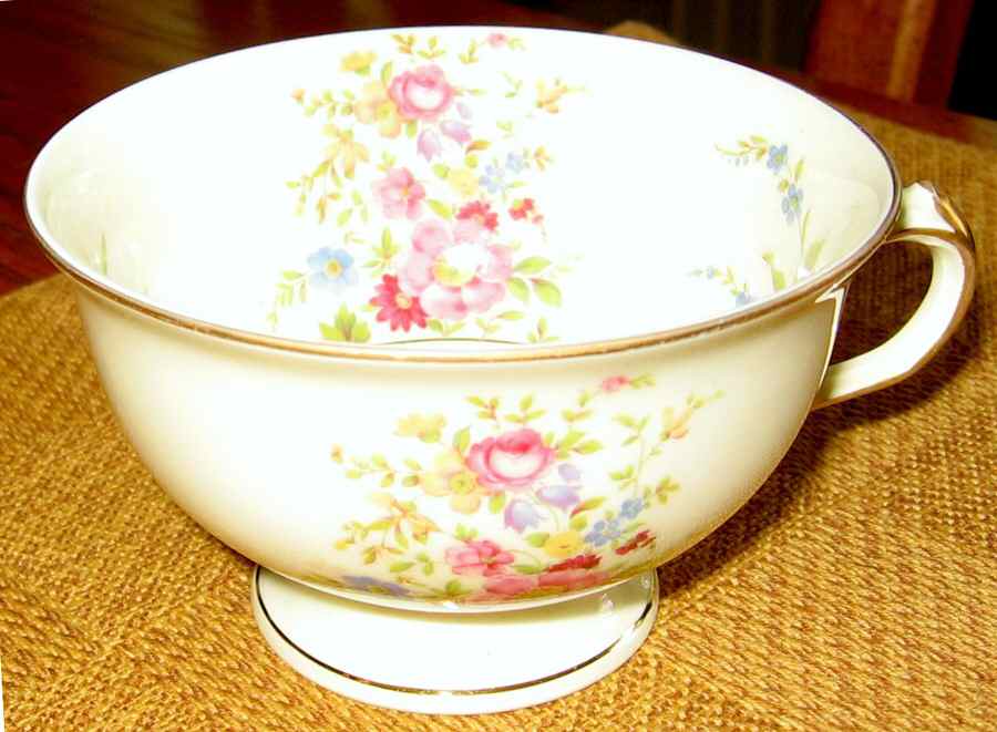 ROI36 Footed Cup by Royal Ivory (Czech, Germany)-1