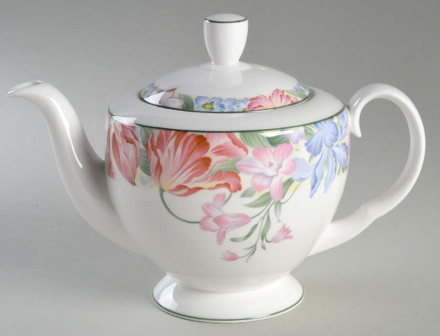 Fonteyn Teapot & Lid by Royal Albert-1