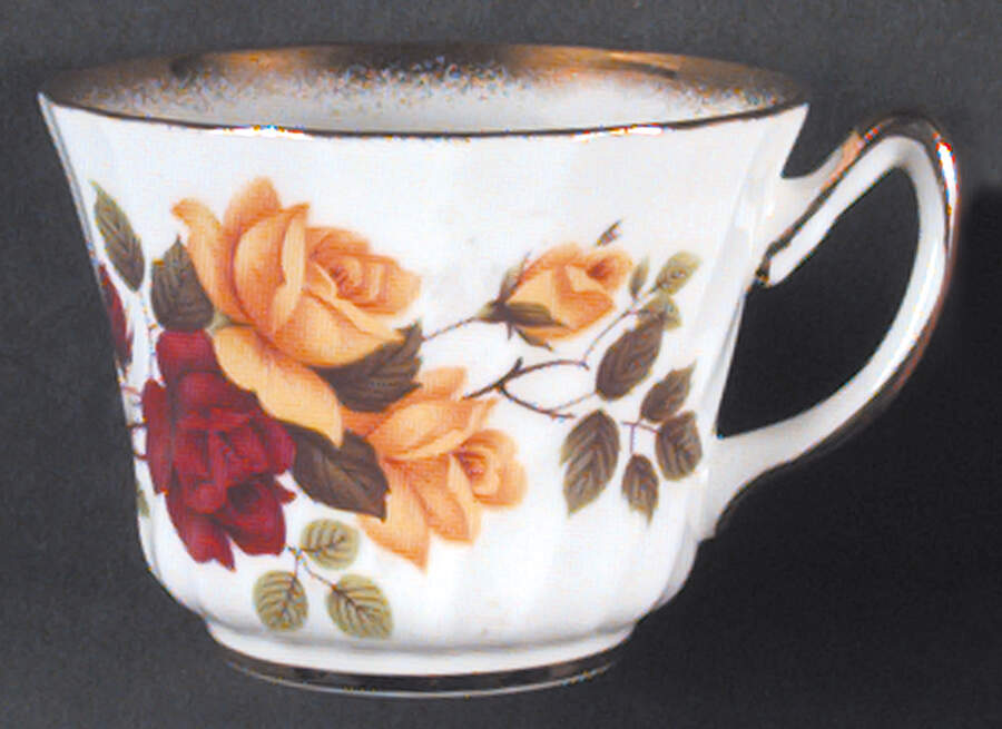 RRD3 Flat Cup by Royal Ardalt (England)-1