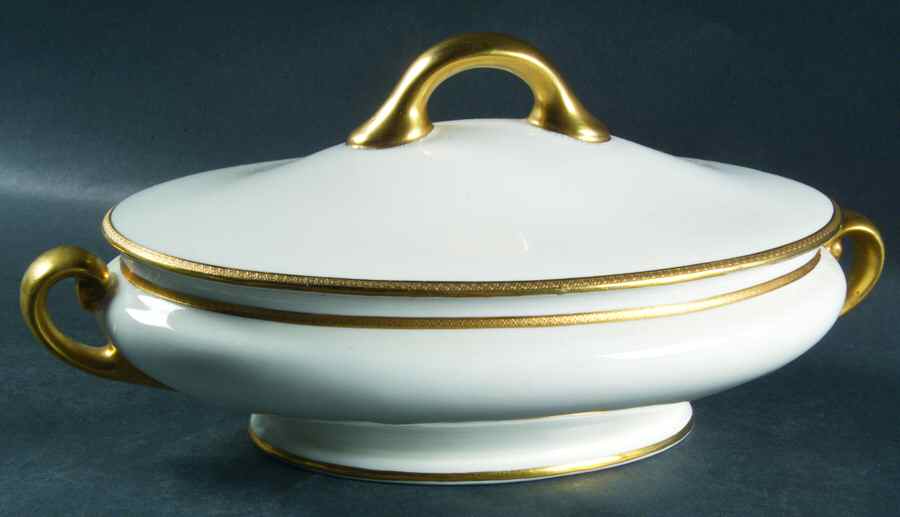 E8881 Oval Covered Vegetable by Royal Doulton-1