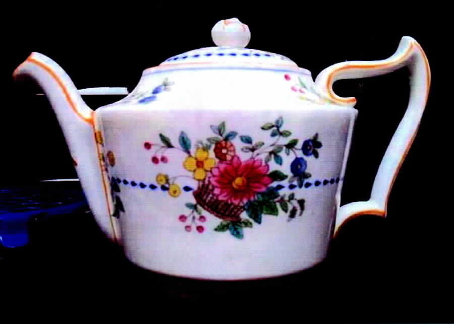 RD112 Teapot & Lid by Royal Doulton-1