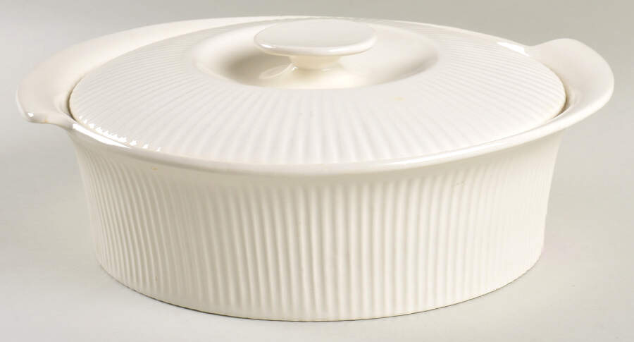 Bake and Serve 2 Qt Round Covered Casserole by Red Wing-1