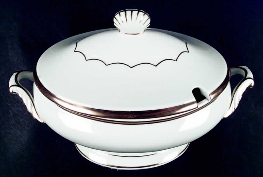 389 Tureen &  Lid by Royal Copenhagen-1