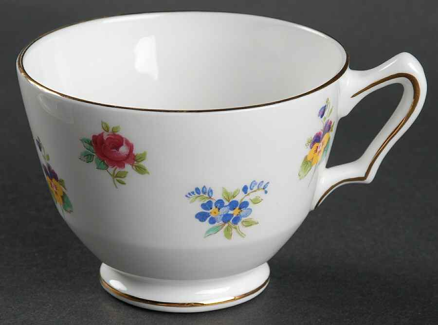 ROV14 Footed Cup by Royal Victoria-1