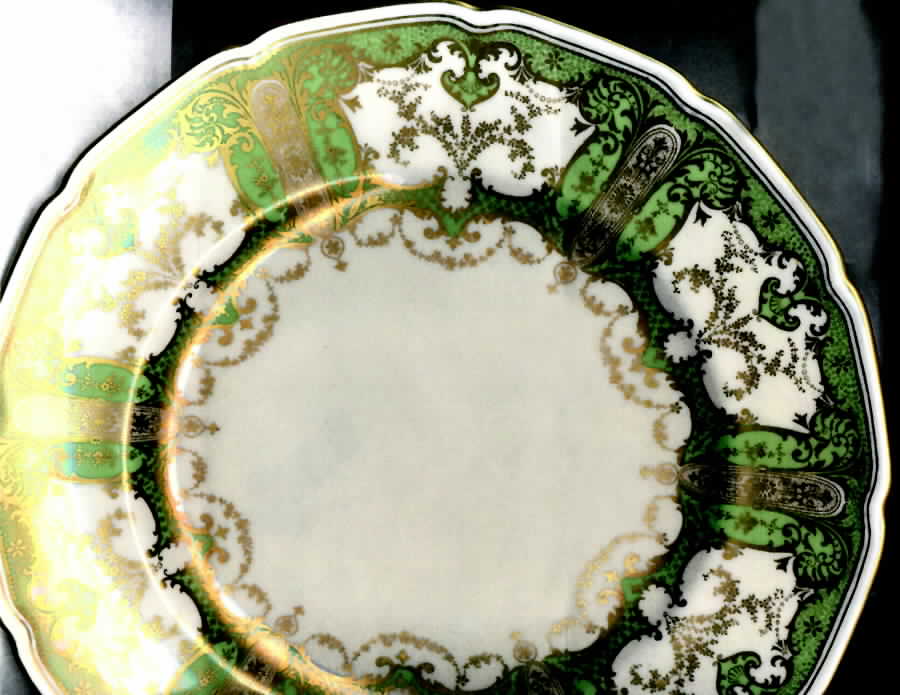 RD119 Dinner Plate by Royal Doulton-1